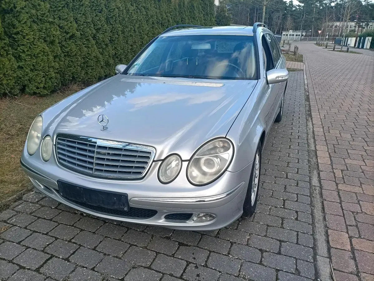 Gebraucht Mercedes E220 150 PS (110 kW) 2004 Silber Kombi
