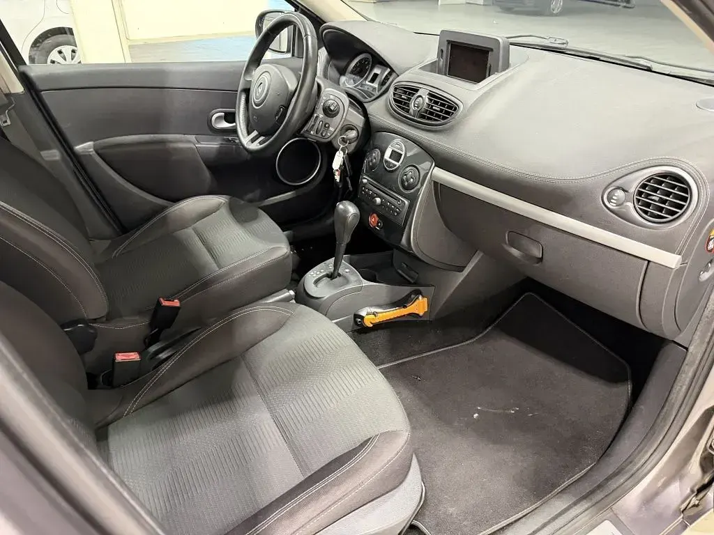 Gebraucht Renault Clio 111 PS (81 kW) 2010 Grau Kombi