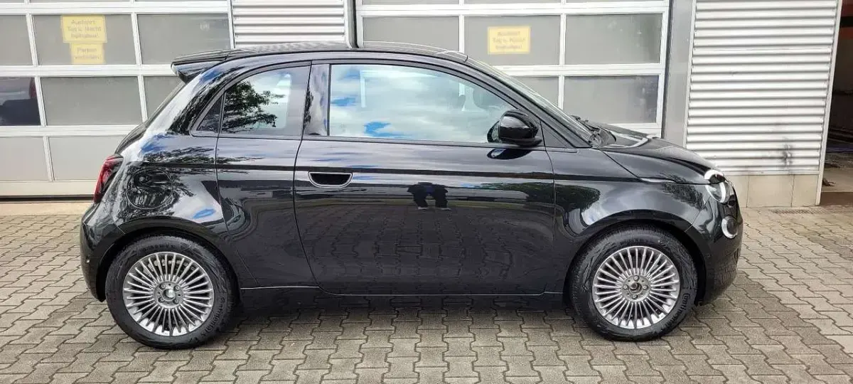 Gebraucht Fiat 500e 86 kW (118 PS) 2023 Onyx schwarz Kleinwagen