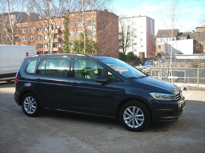 Gebraucht VW Touran Comfortline 150 PS (110 kW) 2016 Grau Van / Kleinbus