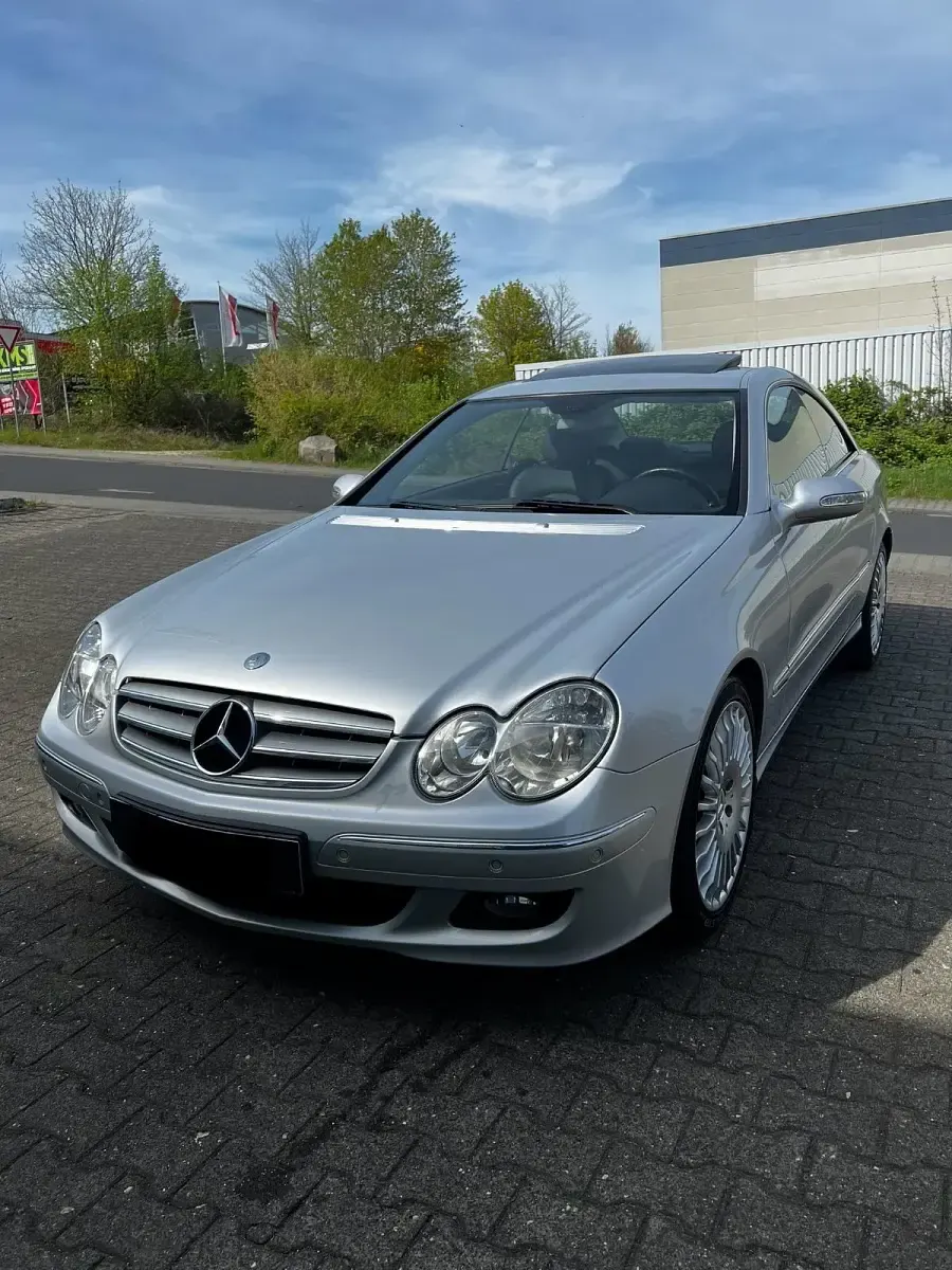 Gebraucht Mercedes CLK220 150 PS (110 kW) 2007 Silber Coupé