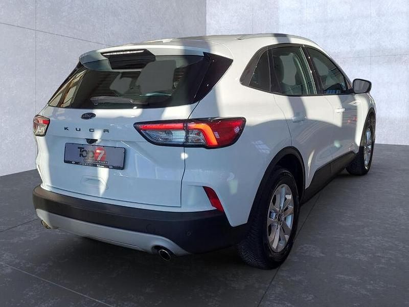 Gebraucht Ford Kuga Titanium 150 PS (110 kW) 2021 Frostweiß SUV