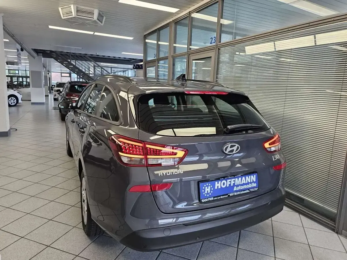 Neu Hyundai i30 116 PS (85 kW) 2026 Grau Limousine
