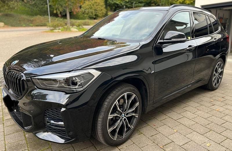 Schwarz Gebraucht 2022 BMW X1 M Sport SUV | 35.000 € (Teuer) - Bild 1/4