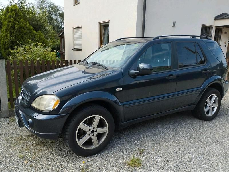 Schwarz Gebraucht 2001 Mercedes ML55 AMG SUV | 3.990 € - Bild 1/4