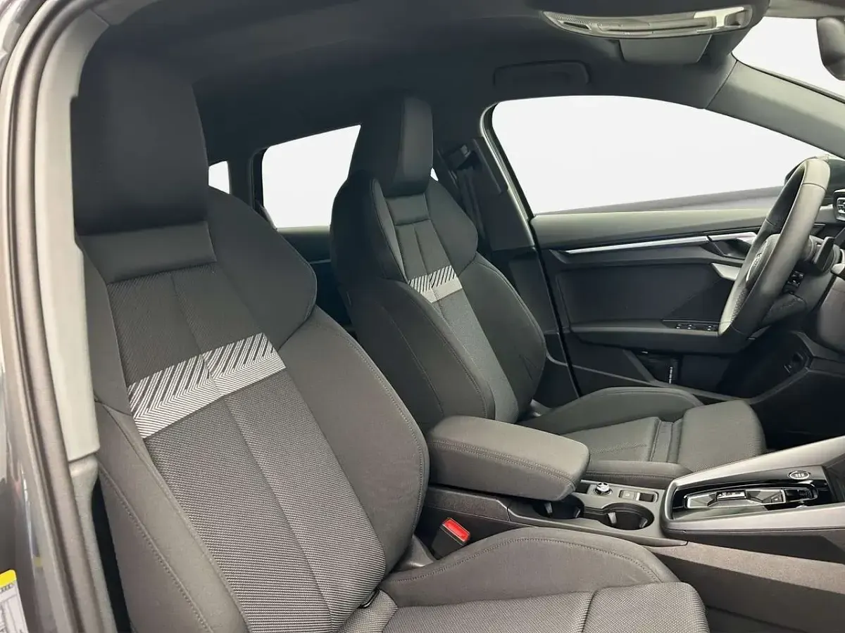 Gebraucht Audi A3 Ambiente 150 PS (110 kW) 2025 Manhattangrau metallic Limousine