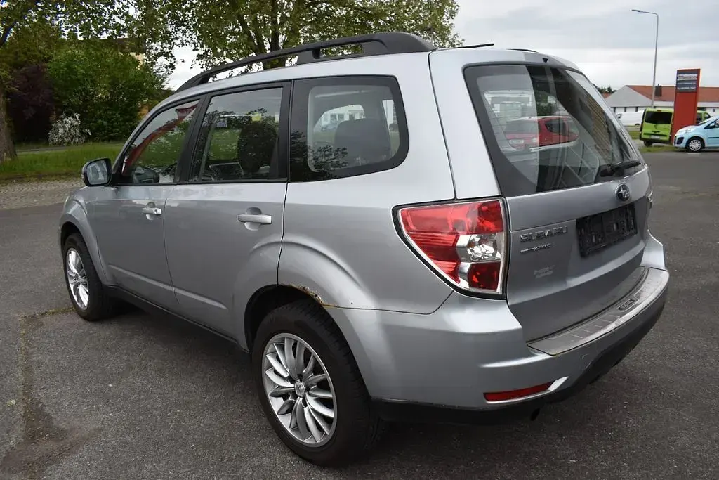 Usado Subaru Forester Comfort 147 CV (108 kW) 2012 Plateado SUV