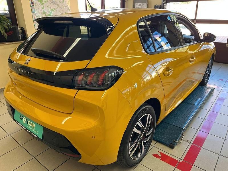 Gebraucht Peugeot 208 Allure 101 PS (74 kW) 2023 Gelb Kleinwagen