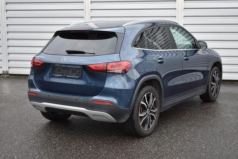 Gebraucht Mercedes GLA250 160 PS (117 kW) 2022 Blau SUV