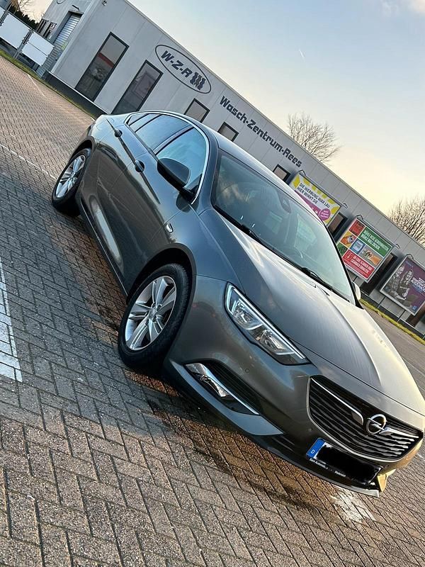 Grau Gebraucht 2017 Opel Insignia Sport Limousine | 16.500 € - Bild 1/4