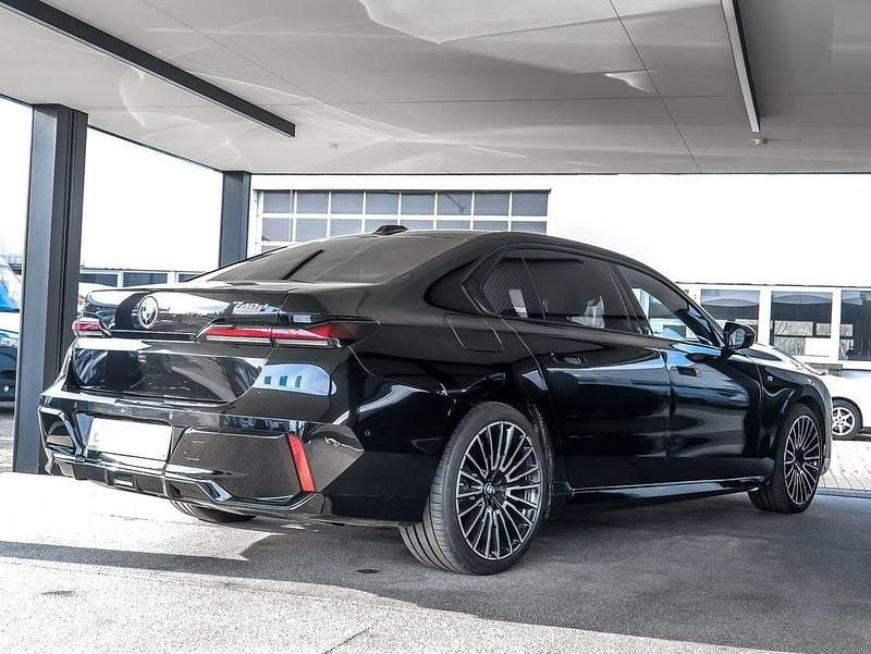 Gebraucht BMW 740 M Sport 286 PS (210 kW) 2025 Schwarz Limousine