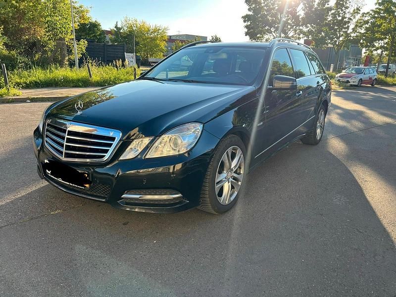 Gebraucht Mercedes E200 136 PS (100 kW) 2012 Schwarz Kombi