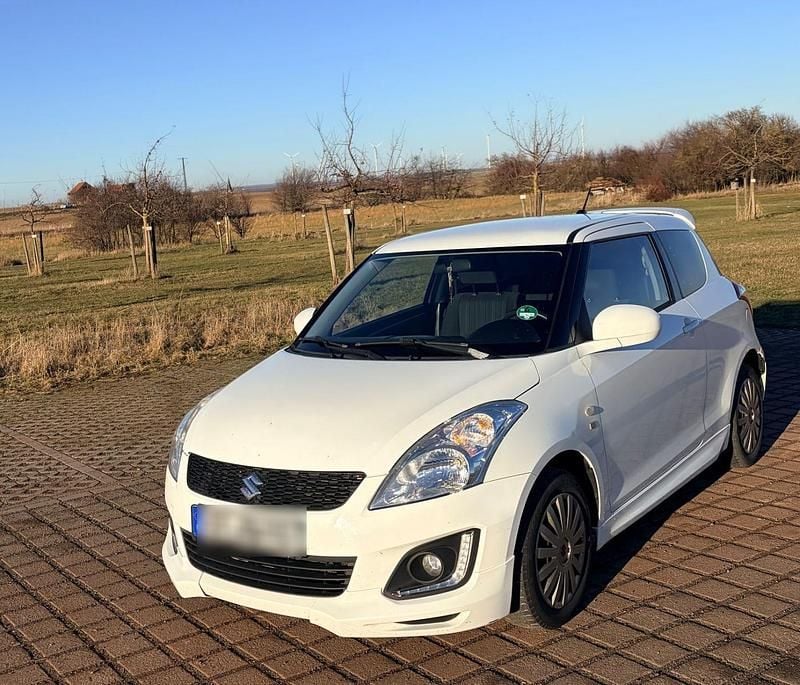 Weiß Gebraucht 2016 Suzuki Swift Club Kleinwagen | 5.350 € (Fairer Preis) - Bild 1/4