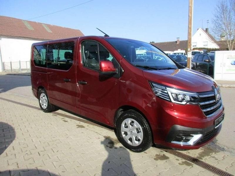 Karminrot Gebraucht 2023 Renault Trafic Life Van | 38.999 € (Teuer) - Bild 1/4