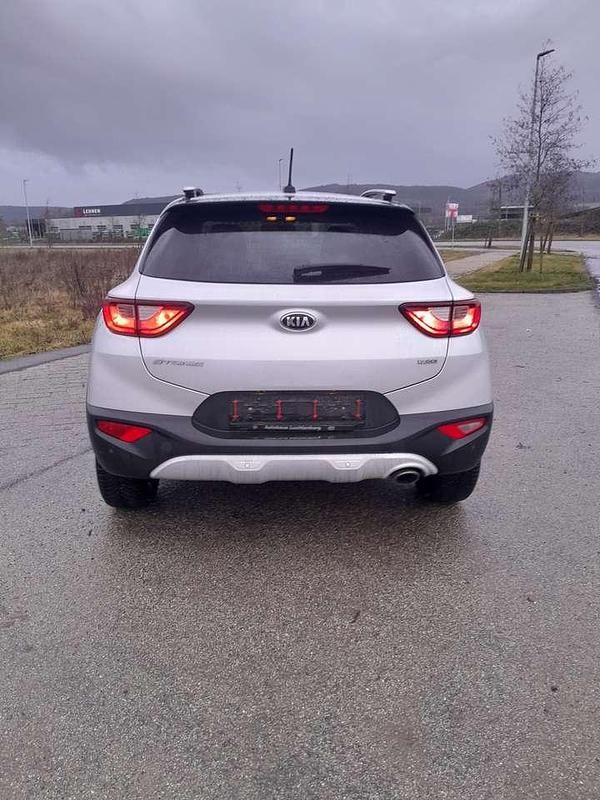 Gebraucht Kia Stonic Vision 120 PS (88 kW) 2018 Silber SUV