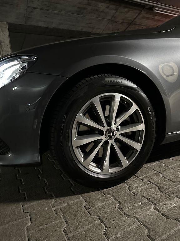 Grau Gebraucht 2018 Mercedes E250 Avantgarde Limousine | 22.000 € (Fairer Preis) - Bild 1/4