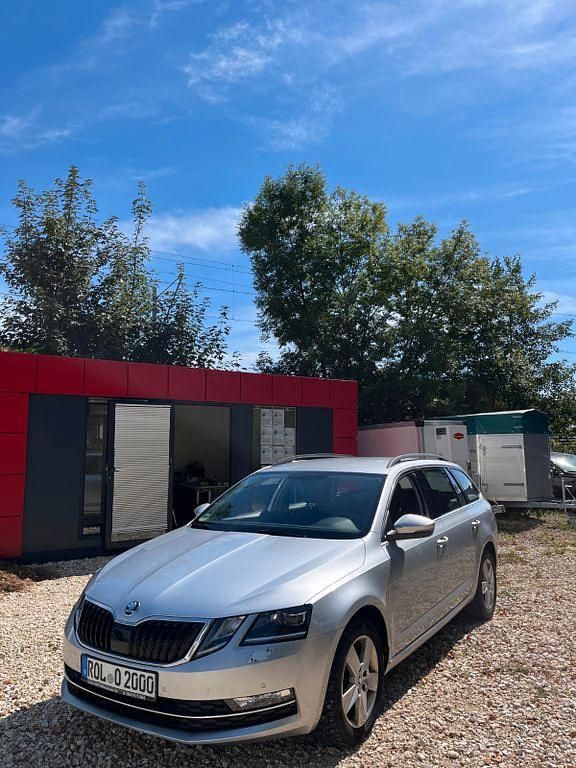 Silber Gebraucht 2020 Skoda Octavia Style Kombi | 13.900 € (Fairer Preis) - Bild 1/4