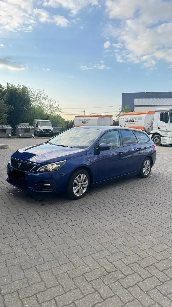 Gebraucht Peugeot 308 131 PS (96 kW) 2019 Blau Kombi