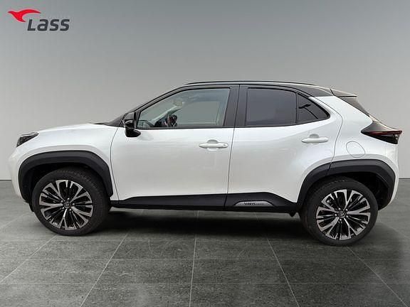 Gebraucht Toyota Yaris Hybrid Advance 130 PS (95 kW) 2024 Platinum weiß metallic / schwarz