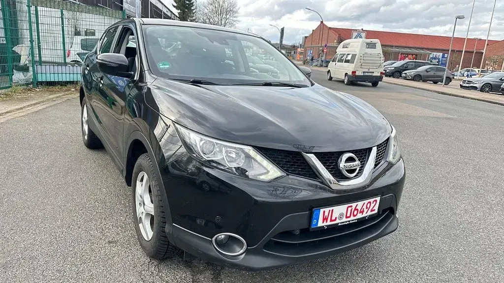 Gebraucht Nissan Qashqai Acenta 116 PS (85 kW) 2017 Schwarz SUV