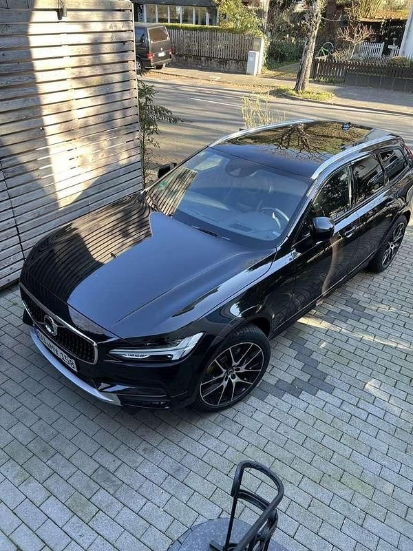 Schwarz Gebraucht 2017 Volvo V90 Pro Kombi | 25.900 € (Fairer Preis) - Bild 1/4