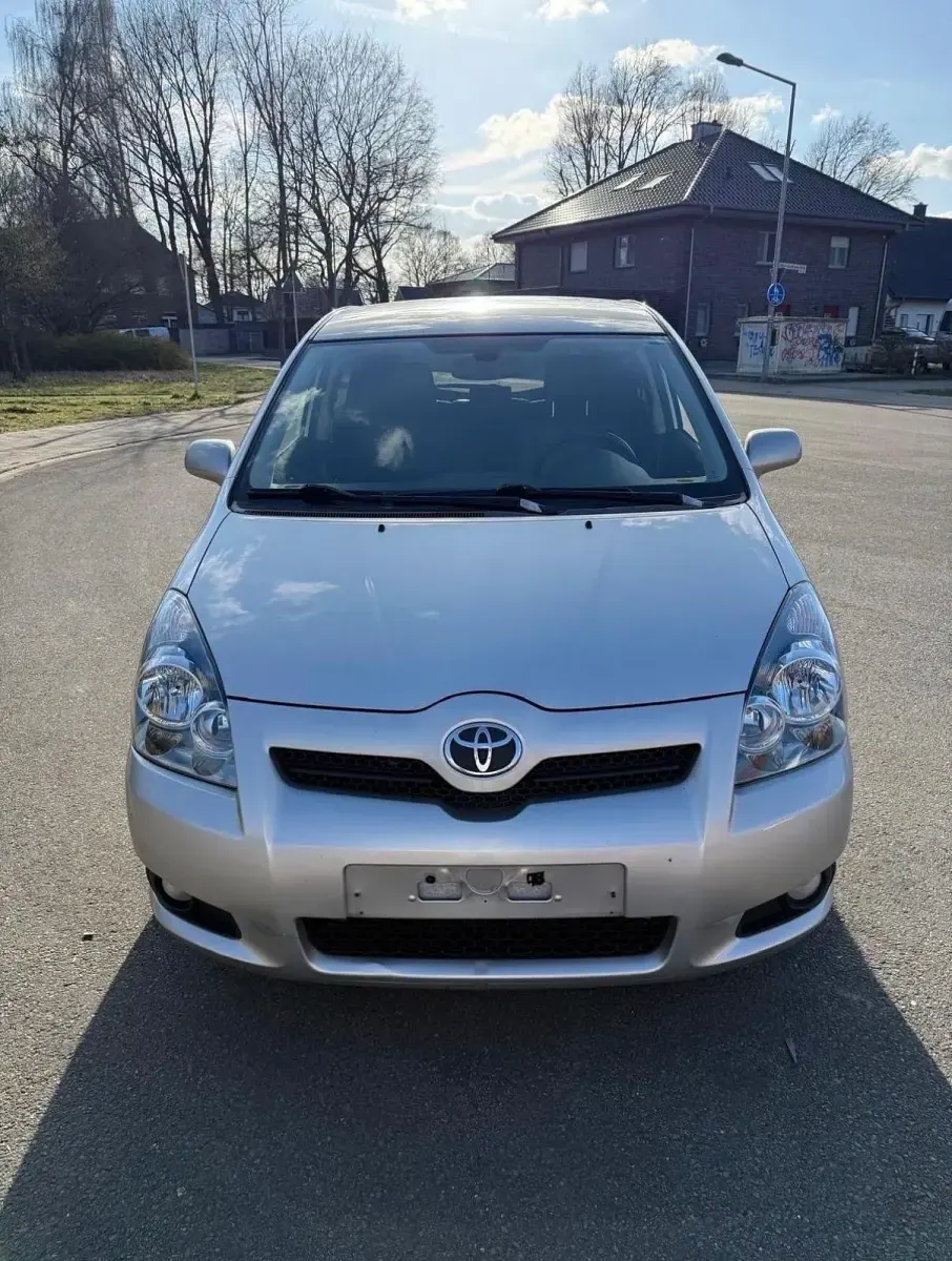 Gebraucht Toyota Corolla Verso 177 PS (130 kW) 2008 Silber Van / Kleinbus