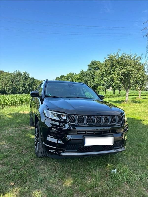 Schwarz Gebraucht 2022 Jeep Compass SUV | 33.000 € (Teuer) - Bild 1/4