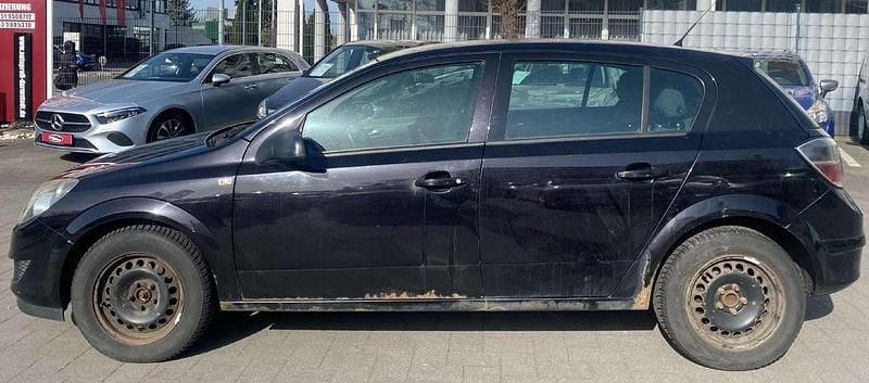 Gebraucht Opel Astra Basis 116 PS (85 kW) 2009 Schwarz Kleinwagen