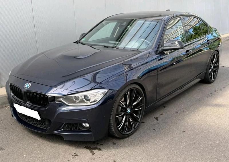 Blau Gebraucht 2013 BMW 335 Luxury Line Limousine | 18.900 € (Fairer Preis) - Bild 1/4