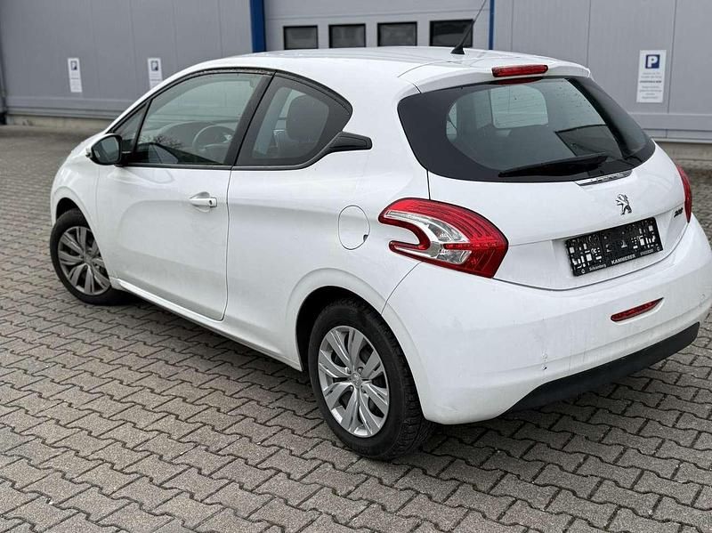 Gebraucht Peugeot 208 Active 68 PS (50 kW) 2014 Lack weiss banquise Kleinwagen
