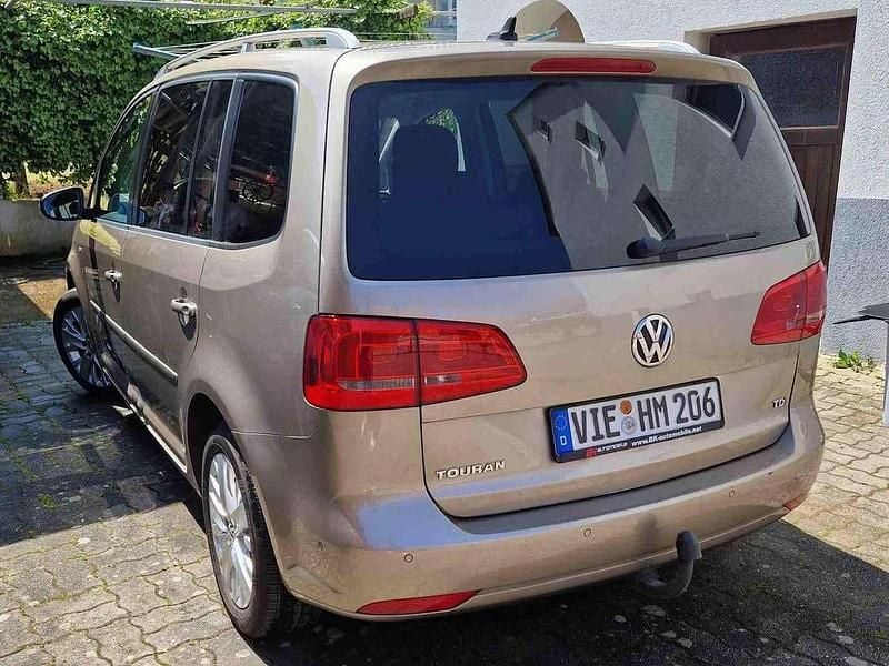 Gebraucht VW Touran Comfortline 105 PS (77 kW) 2014 Gelb Van / Kleinbus