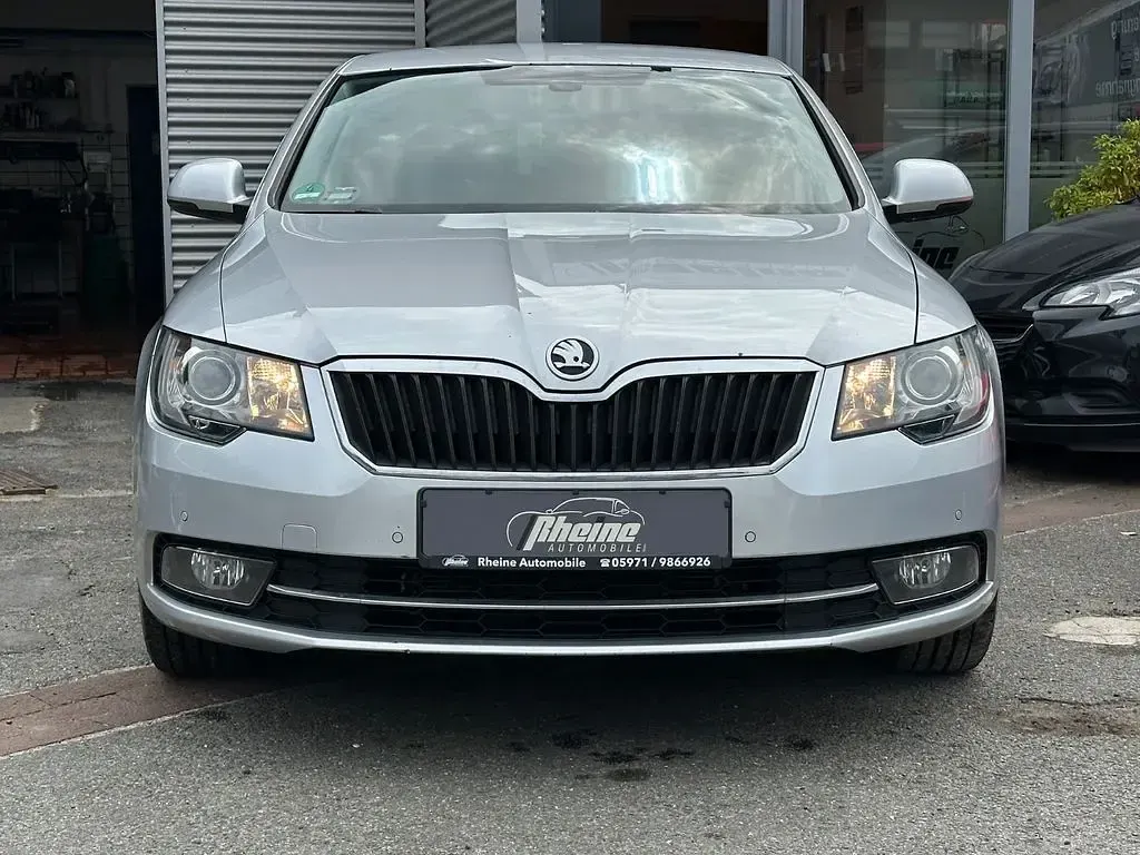 Gebraucht Skoda Superb Ambition 160 PS (117 kW) 2015 Silber Limousine