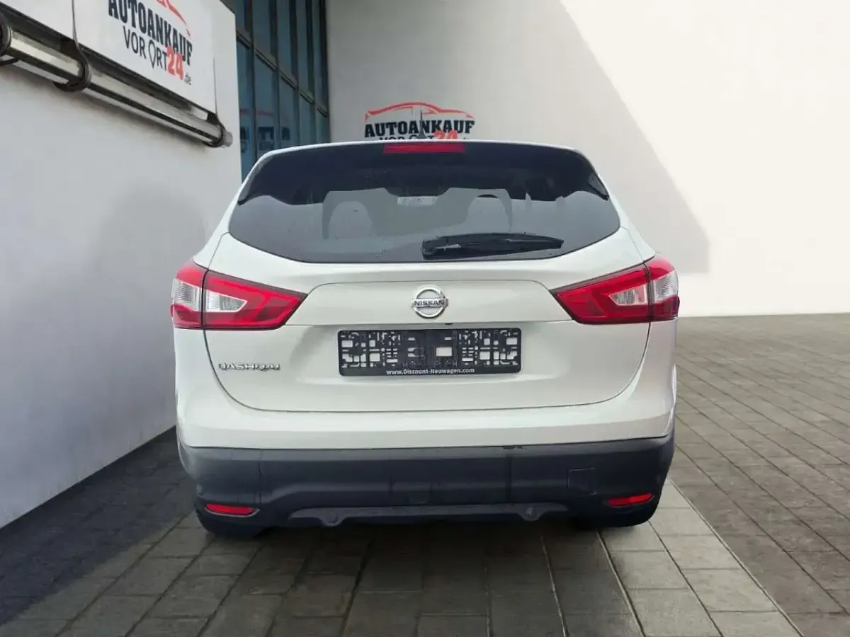Gebraucht Nissan Qashqai N-Connecta 163 PS (119 kW) 2016 Weiß SUV