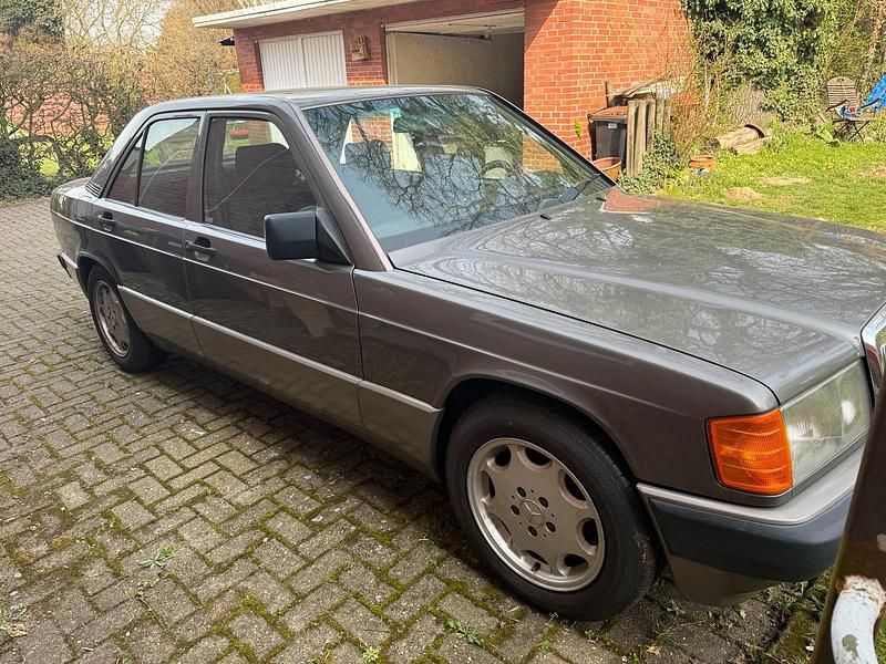 Gebraucht Mercedes 190 75 PS (55 kW) 1992 Braun Limousine
