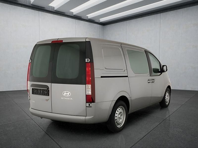 Silber Neu 2024 Hyundai Staria Van | 35.449 € - Bild 1/4