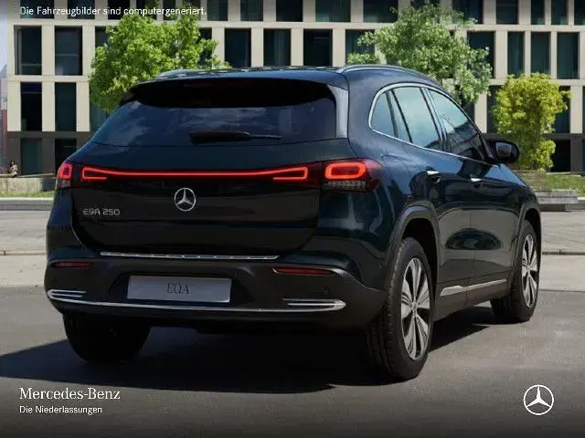 Gebraucht Mercedes EQA250 139 kW (190 PS) 2023 Schwarz SUV