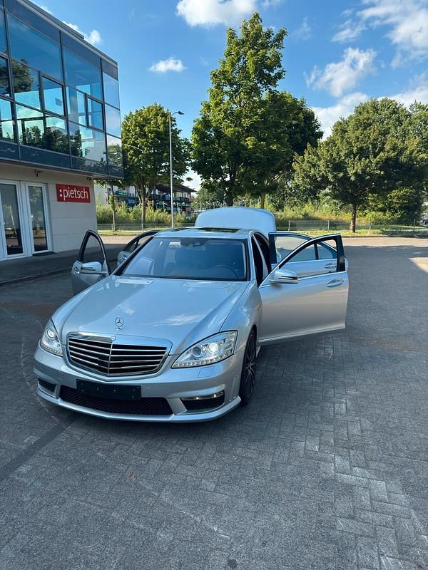 Silber Gebraucht 2011 Mercedes S63 AMG AMG Limousine | 27.250 € (Superpreis) - Bild 1/4