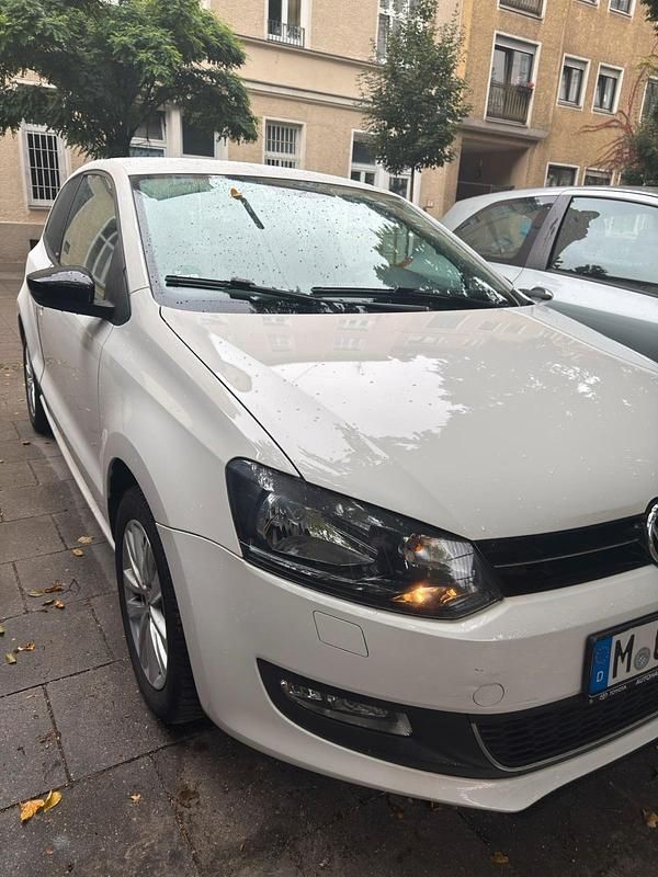 Weiß Gebraucht 2011 VW Polo Kleinwagen | 6.299 € - Bild 1/4