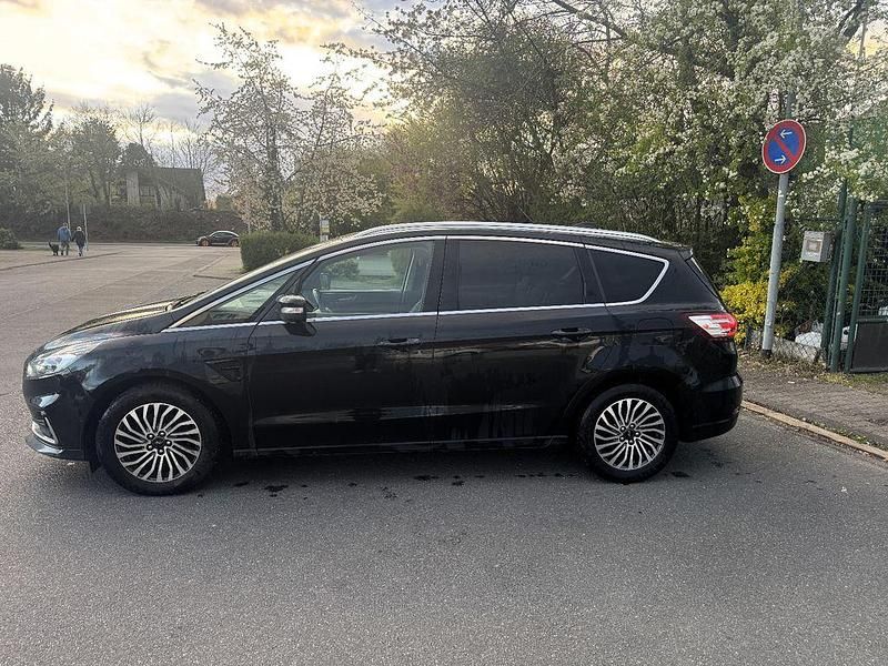 Gebraucht Ford S-MAX Titanium 190 PS (139 kW) 2020 Schwarz Van / Kleinbus