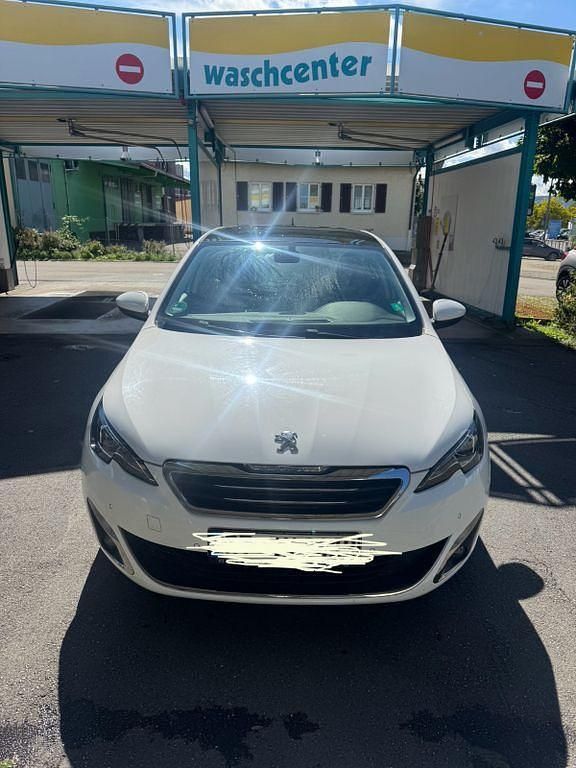 Weiß Gebraucht 2015 Peugeot 308 Active Limousine | 5.500 € (Fairer Preis) - Bild 1/4