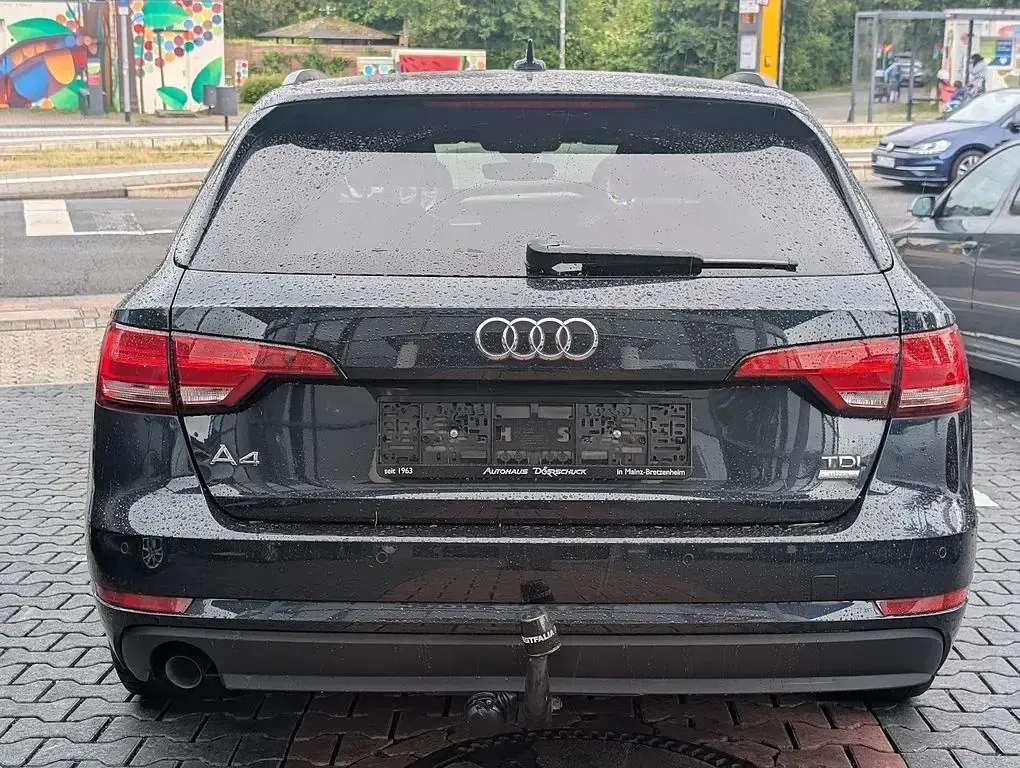 Używany Audi A4 Comfort 150 KM (110 kW) 2018 Niebieski Kombi