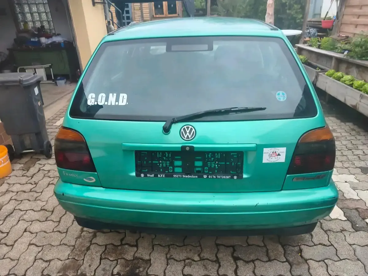 Gebraucht VW Golf III 75 PS (55 kW) 1997 Grün Kleinwagen