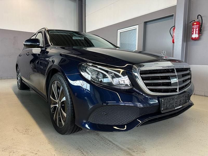 Gebraucht Mercedes E300 306 PS (225 kW) 2020 Blau Limousine