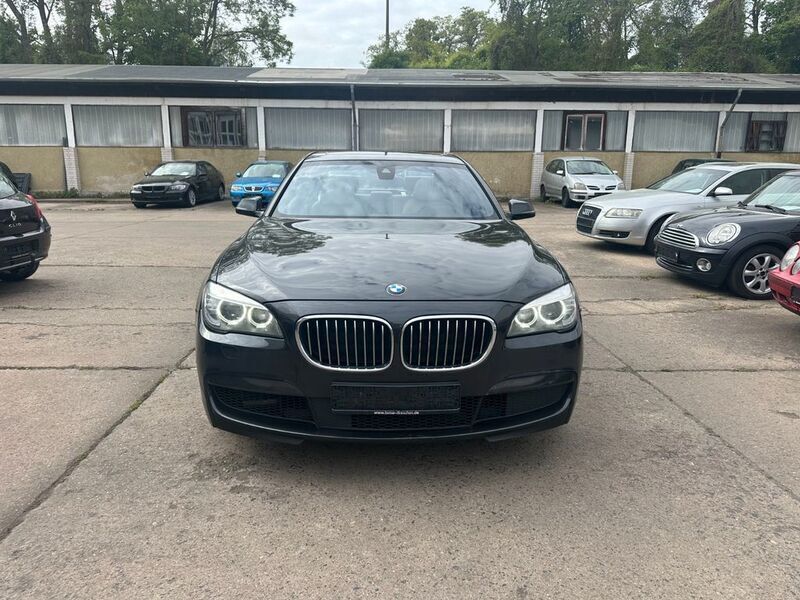 Grau Gebraucht 2013 BMW 740 Comfort Edition Limousine | 12.500 € (Guter Preis) - Bild 1/4