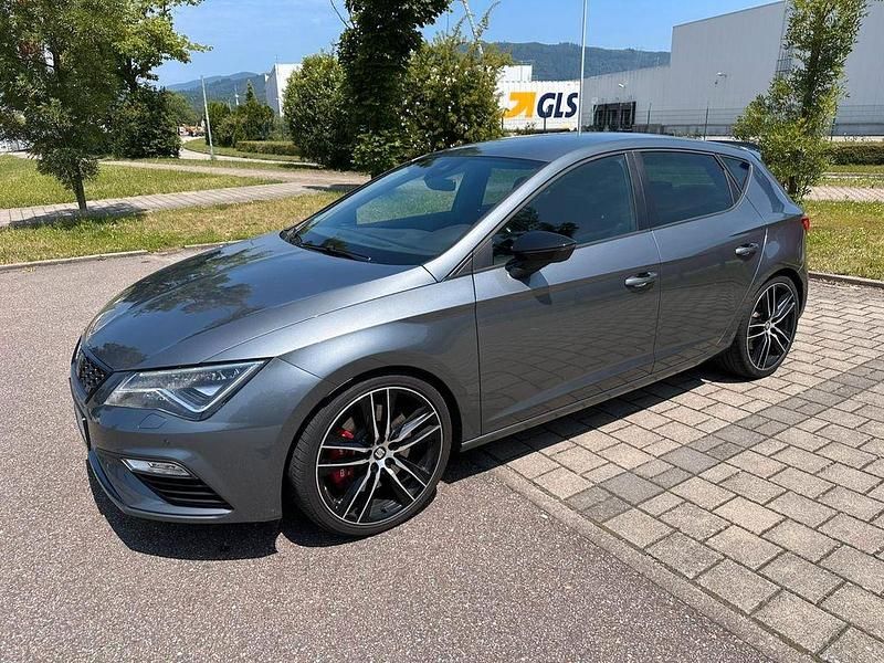 Grau Gebraucht 2018 Cupra Leon Limousine | 20.700 € (Guter Preis) - Bild 1/4