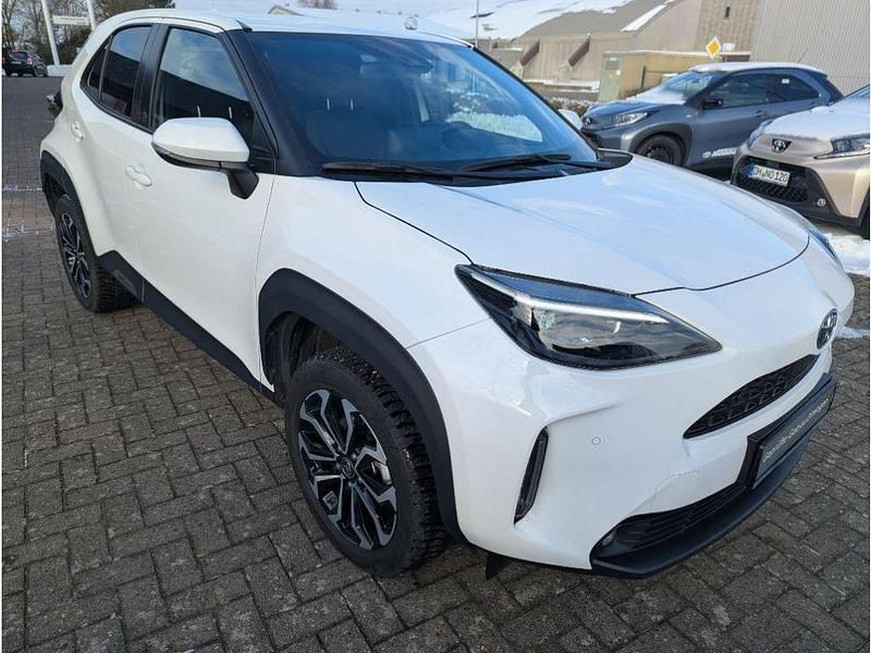 Gebraucht Toyota Yaris Hybrid Team 116 PS (85 kW) 2022 Schneeweiß SUV