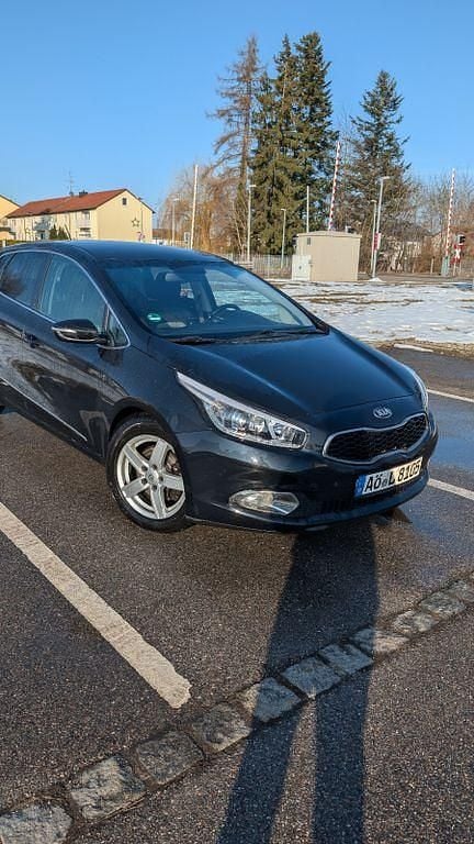 Gebraucht Kia Ceed 135 PS (99 kW) 2014 Schwarz Kleinwagen