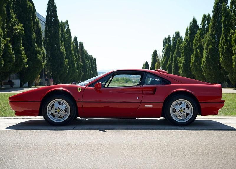 Rot Gebraucht 1988 Ferrari 328 Coupé | 144.990 € - Bild 1/4