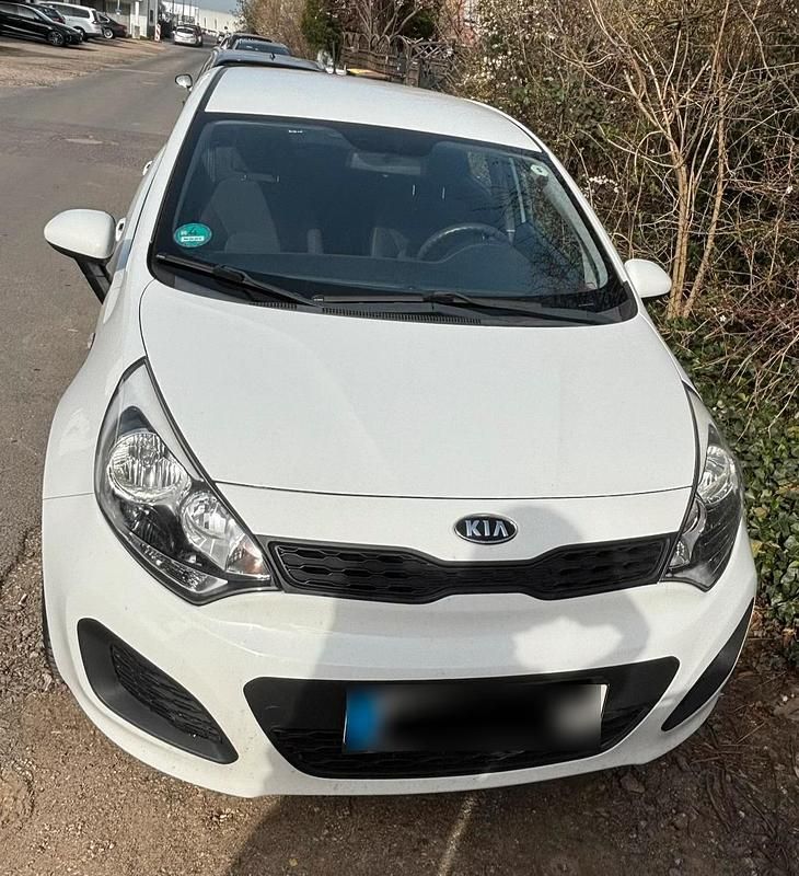 Gebraucht Kia Rio 109 PS (80 kW) 2011 Weiß Limousine