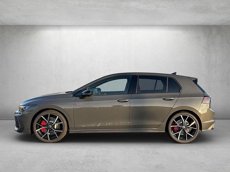 Neu VW Golf VIII GTI 265 PS (194 kW) 2025 Delfingrau metallic Limousine
